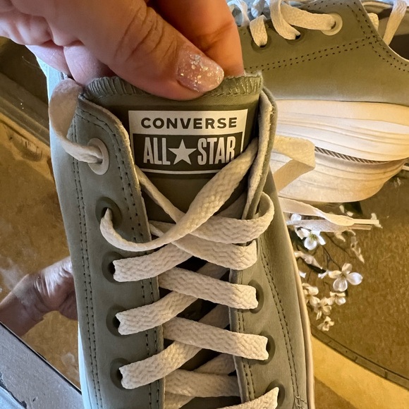 Converse shoes - Picture 3 of 8